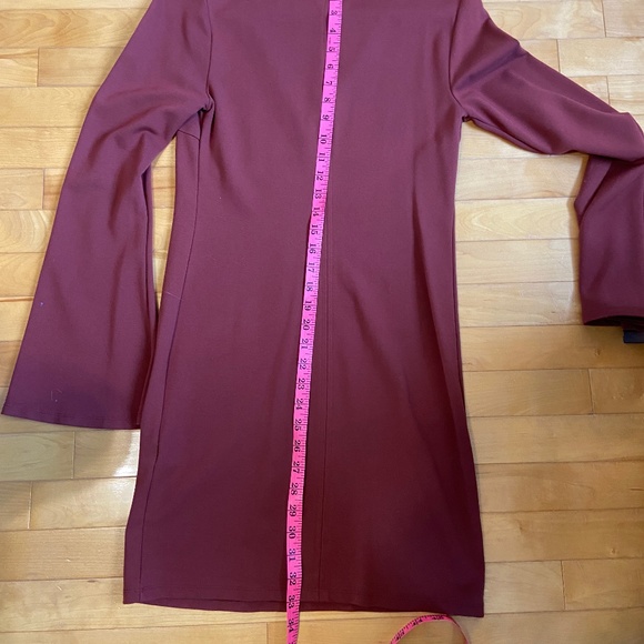 Forever 21 V-neck Dress with Bell Sleeves size Medium - Picture 6 of 7